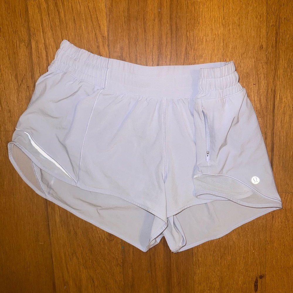 🤍Lululemon Low-Rise Lined 2.5” Short w/ Pocket